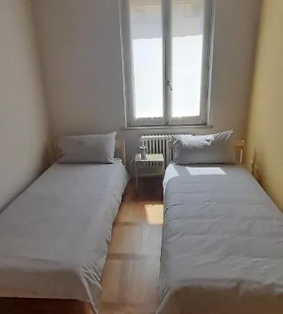 Claude Cozy Corner-apartment Appartement Parme